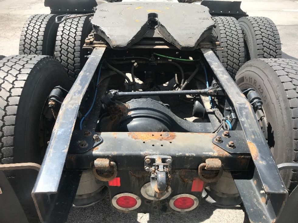 Day Cab Tractor-Heavy Duty Tractors-Freightliner-2018-T12664ST-Harrisburg-PA-596,212\n\t\tmiles-$ 31,500 - Image 6