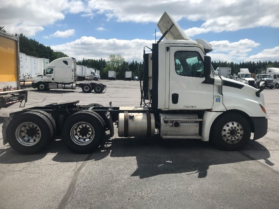 Day Cab Tractor-Heavy Duty Tractors-Freightliner-2018-T12664ST-Harrisburg-PA-596,212\n\t\tmiles-$ 31,500 - Image 8