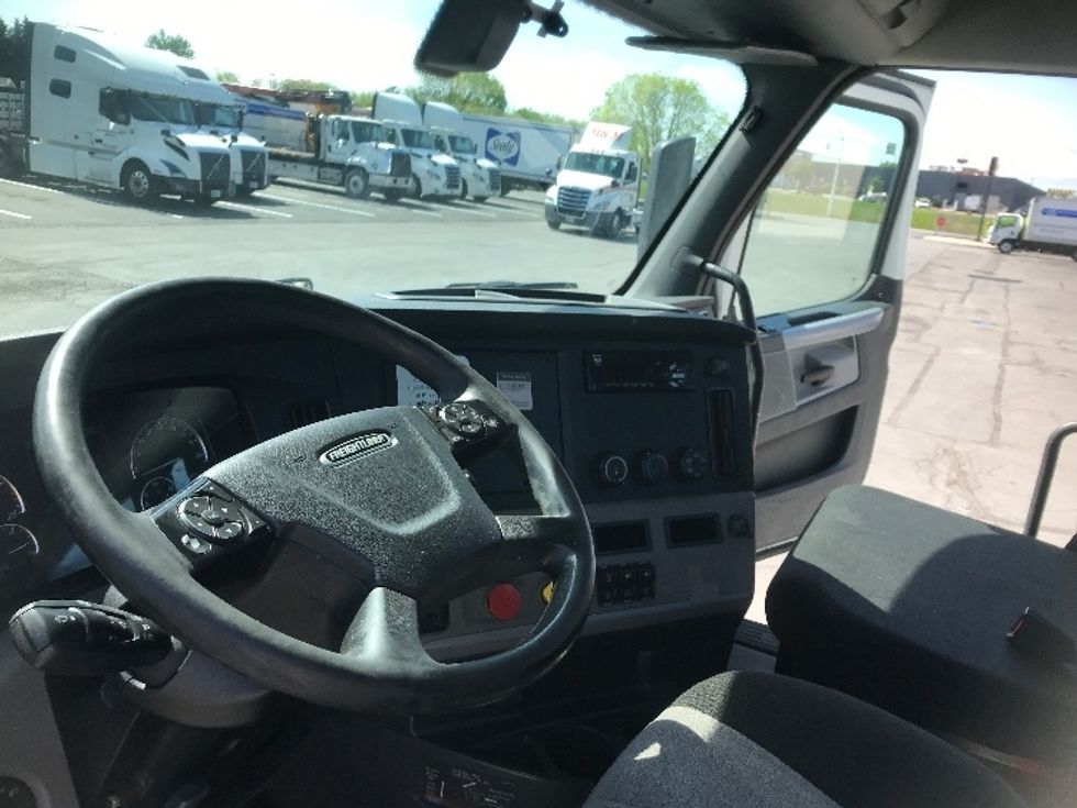 Day Cab Tractor-Heavy Duty Tractors-Freightliner-2018-T12664ST-Harrisburg-PA-629,727\n\t\tmiles-$ 28,750 - Image 10