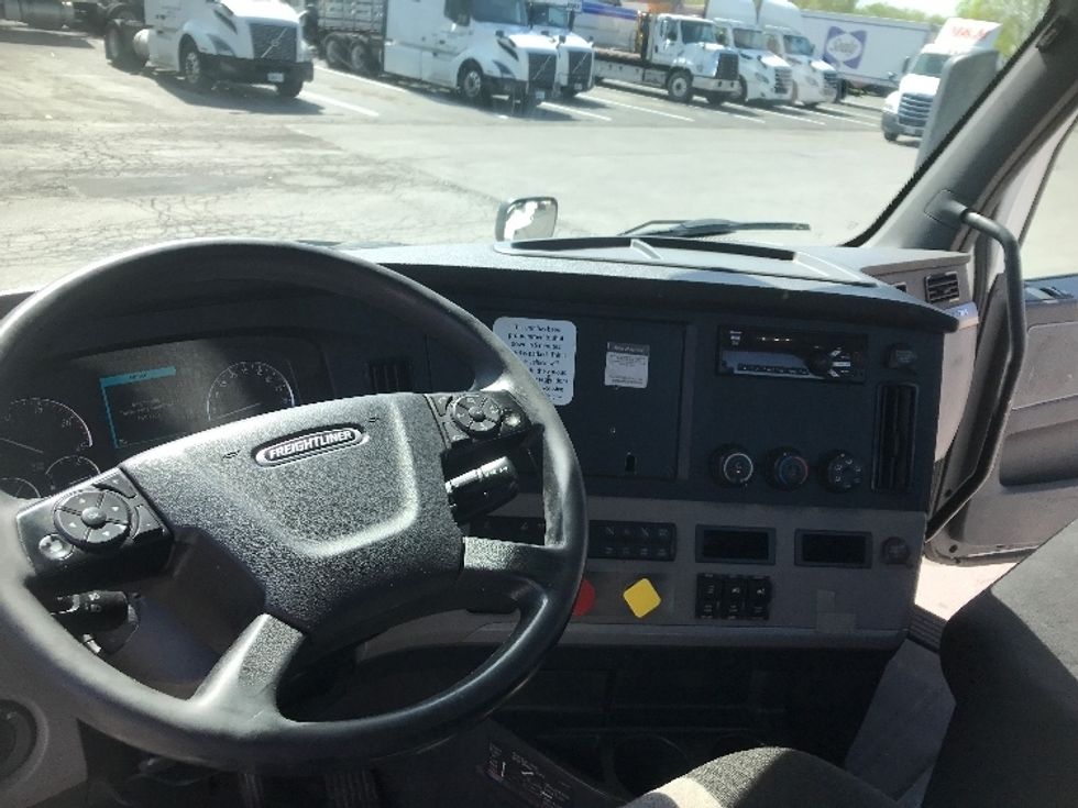 Day Cab Tractor-Heavy Duty Tractors-Freightliner-2018-T12664ST-Harrisburg-PA-629,727\n\t\tmiles-$ 28,750 - Image 11