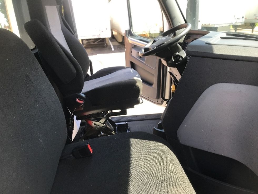 Day Cab Tractor-Heavy Duty Tractors-Freightliner-2018-T12664ST-Harrisburg-PA-629,727\n\t\tmiles-$ 28,750 - Image 14