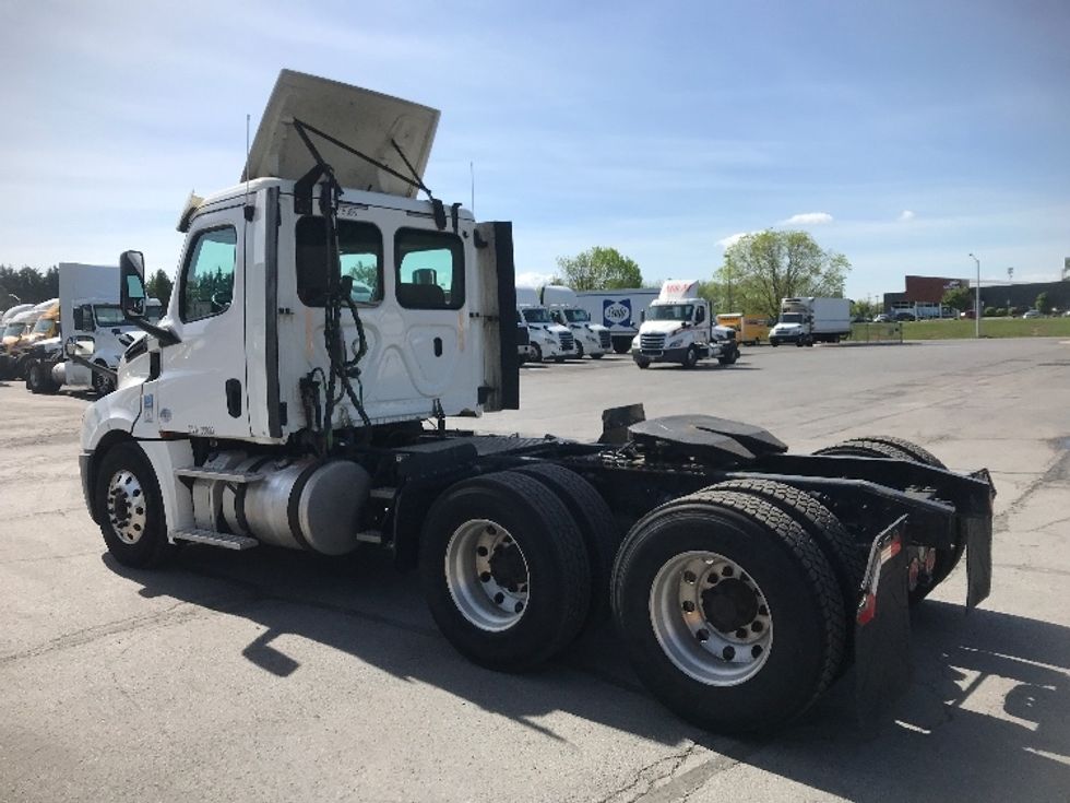 Day Cab Tractor-Heavy Duty Tractors-Freightliner-2018-T12664ST-Harrisburg-PA-629,727\n\t\tmiles-$ 28,750 - Image 5