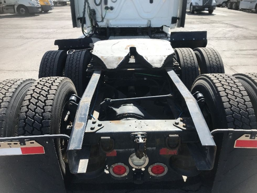 Day Cab Tractor-Heavy Duty Tractors-Freightliner-2018-T12664ST-Harrisburg-PA-629,727\n\t\tmiles-$ 28,750 - Image 6