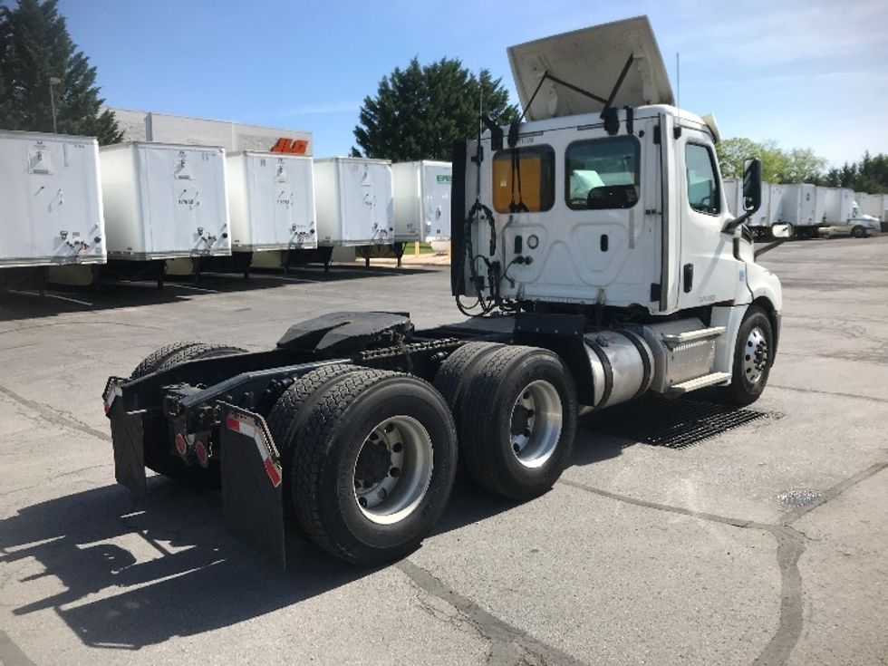 Day Cab Tractor-Heavy Duty Tractors-Freightliner-2018-T12664ST-Harrisburg-PA-629,727\n\t\tmiles-$ 28,750 - Image 7