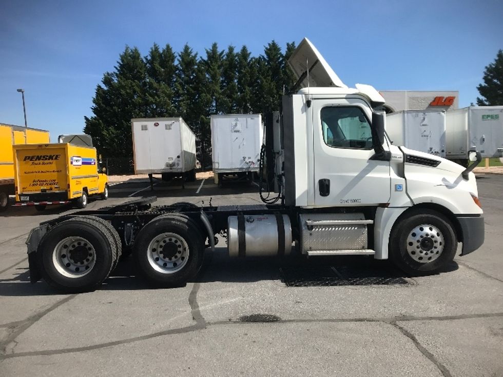 Day Cab Tractor-Heavy Duty Tractors-Freightliner-2018-T12664ST-Harrisburg-PA-629,727\n\t\tmiles-$ 28,750 - Image 8