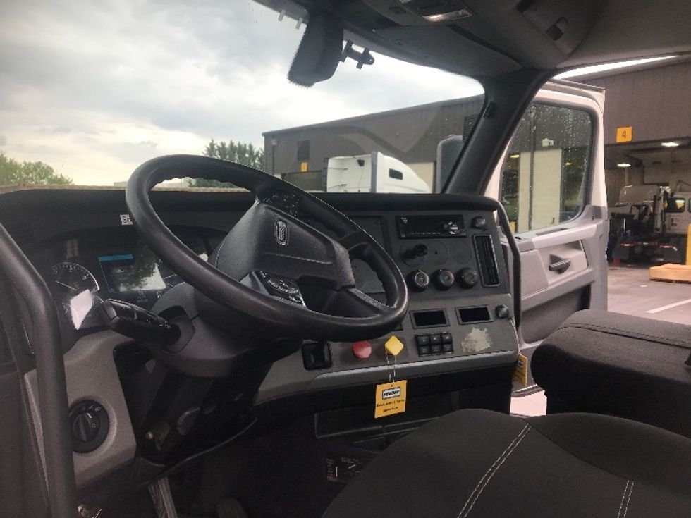 Day Cab Tractor-Heavy Duty Tractors-Freightliner-2018-T12664ST-Harrisburg-PA-703,965\n\t\tmiles-$ 23,250 - Image 10