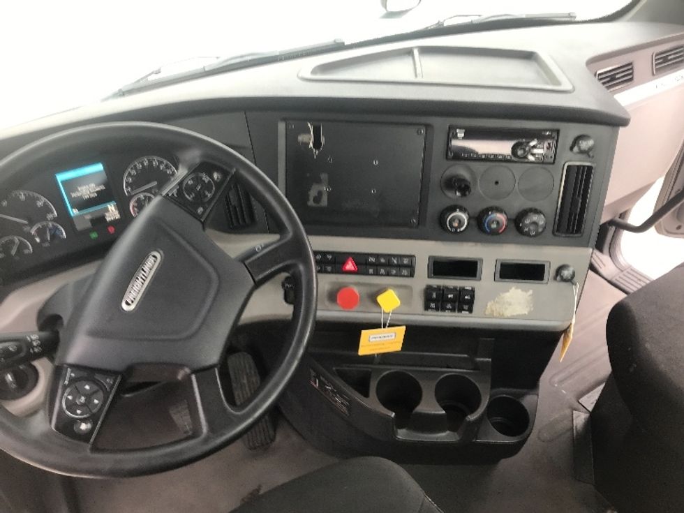 Day Cab Tractor-Heavy Duty Tractors-Freightliner-2018-T12664ST-Harrisburg-PA-703,965\n\t\tmiles-$ 23,250 - Image 11