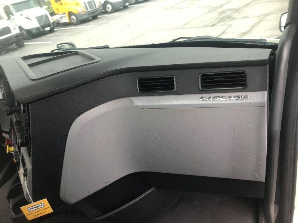 Day Cab Tractor-Heavy Duty Tractors-Freightliner-2018-T12664ST-Harrisburg-PA-703,965\n\t\tmiles-$ 23,250 - Image 13