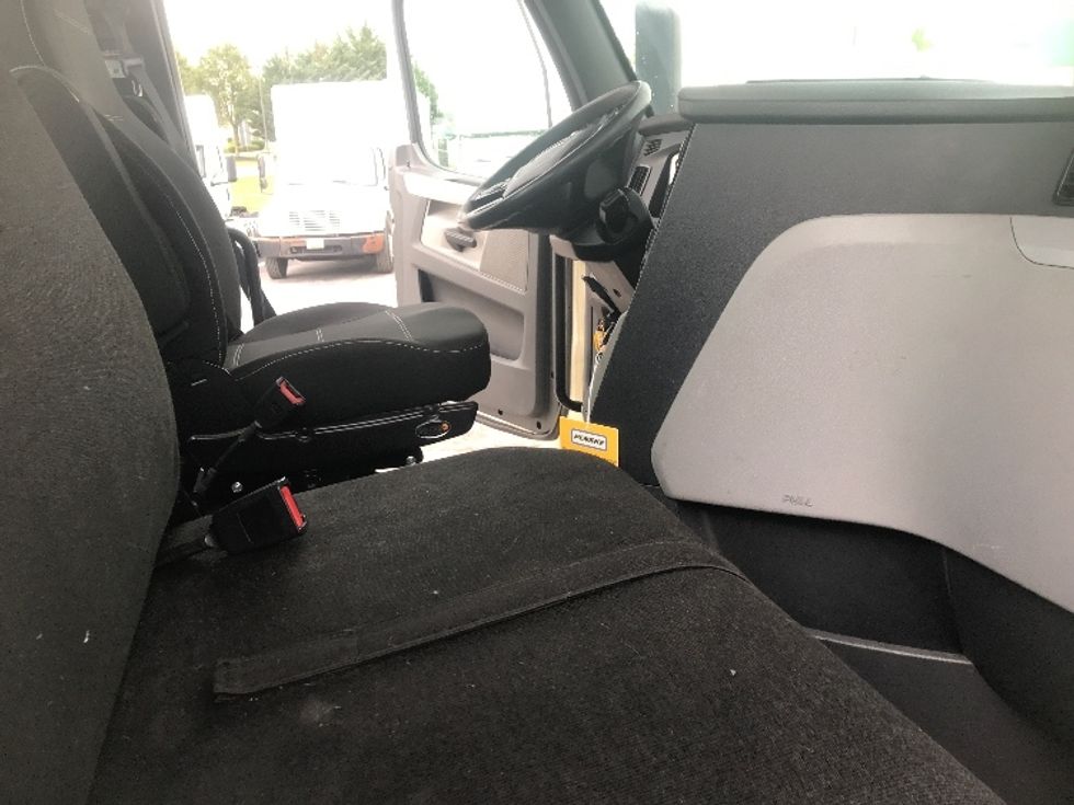 Day Cab Tractor-Heavy Duty Tractors-Freightliner-2018-T12664ST-Harrisburg-PA-703,965\n\t\tmiles-$ 23,250 - Image 14