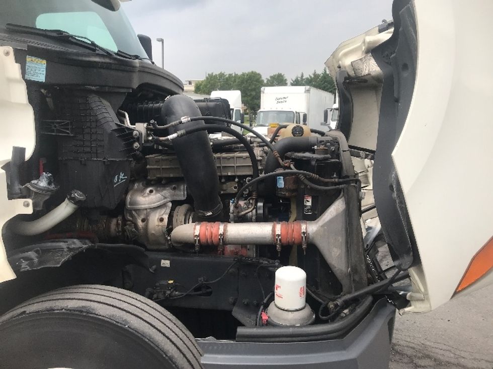 Day Cab Tractor-Heavy Duty Tractors-Freightliner-2018-T12664ST-Harrisburg-PA-703,965\n\t\tmiles-$ 23,250 - Image 15