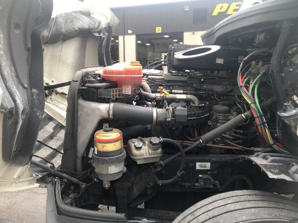 Day Cab Tractor-Heavy Duty Tractors-Freightliner-2018-T12664ST-Harrisburg-PA-703,965\n\t\tmiles-$ 23,250 - Image 16