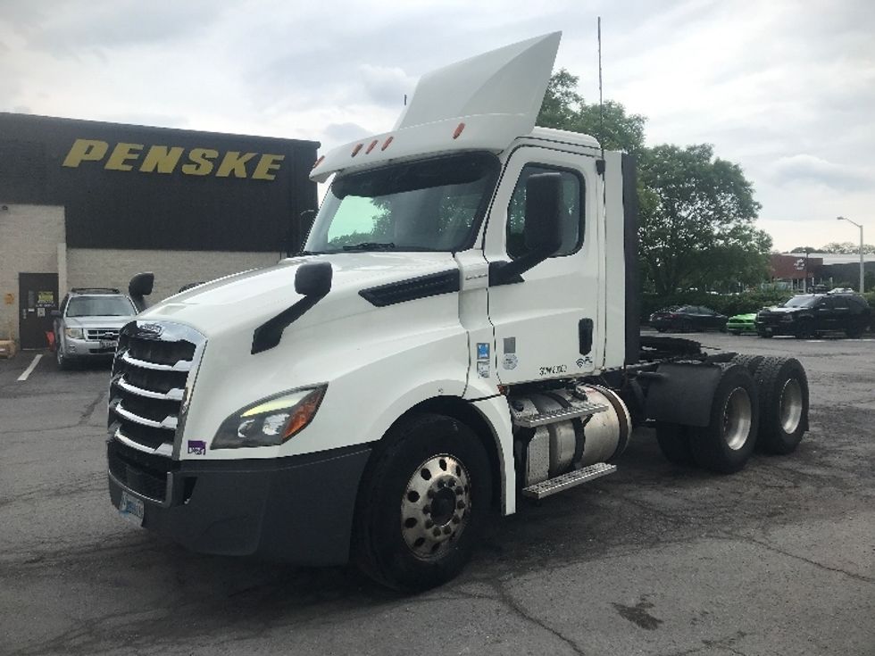Day Cab Tractor-Heavy Duty Tractors-Freightliner-2018-T12664ST-Harrisburg-PA-703,965\n\t\tmiles-$ 23,250 - Image 3