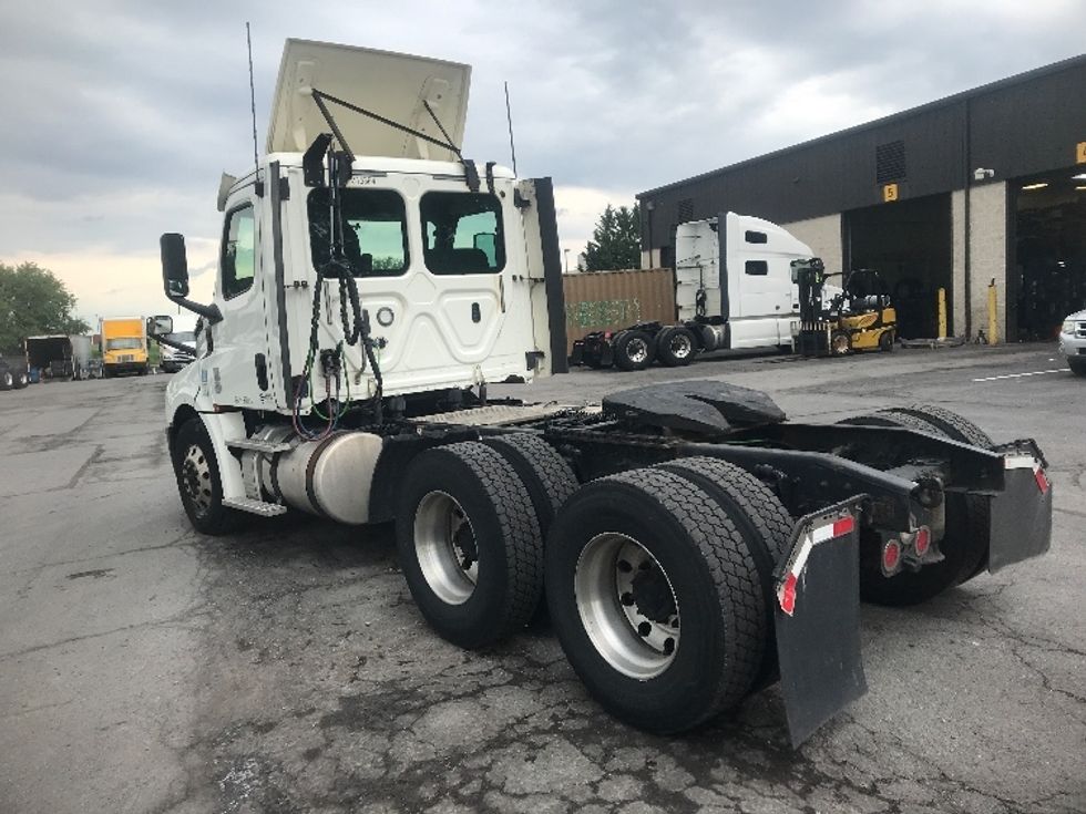Day Cab Tractor-Heavy Duty Tractors-Freightliner-2018-T12664ST-Harrisburg-PA-703,965\n\t\tmiles-$ 23,250 - Image 5