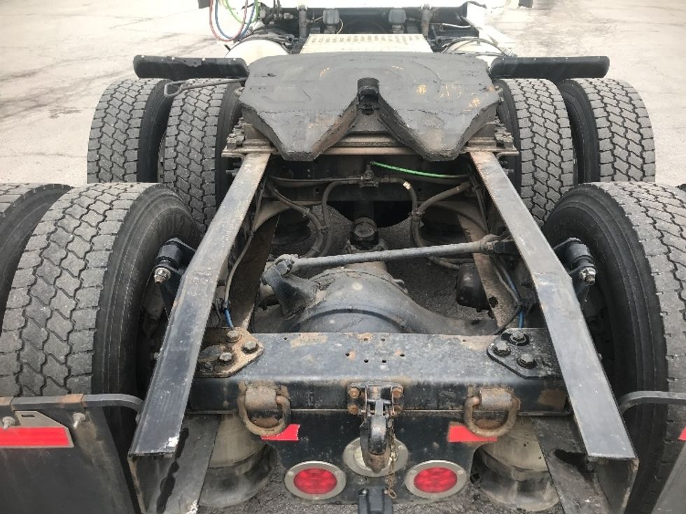 Day Cab Tractor-Heavy Duty Tractors-Freightliner-2018-T12664ST-Harrisburg-PA-703,965\n\t\tmiles-$ 23,250 - Image 6