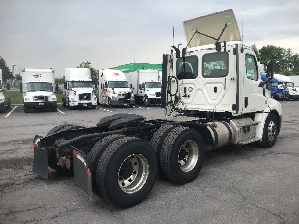 Day Cab Tractor-Heavy Duty Tractors-Freightliner-2018-T12664ST-Harrisburg-PA-703,965\n\t\tmiles-$ 23,250 - Image 7