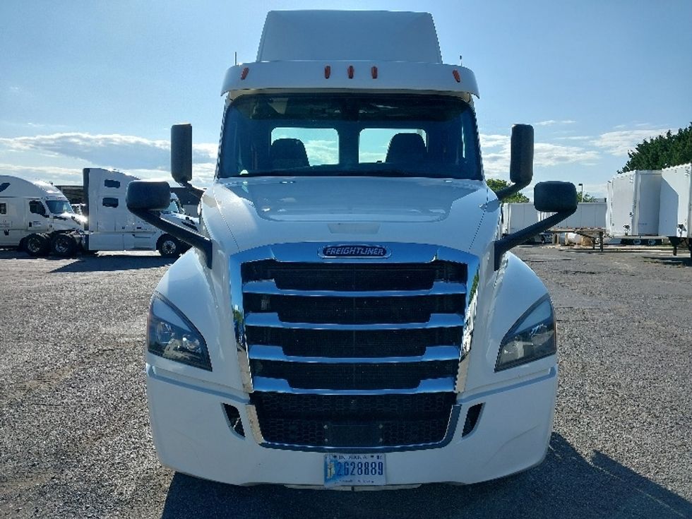 Day Cab Tractor-Heavy Duty Tractors-Freightliner-2018-T12664ST-Harrisburg-PA-705,485\n\t\tmiles-$ 27,500 - Image 2