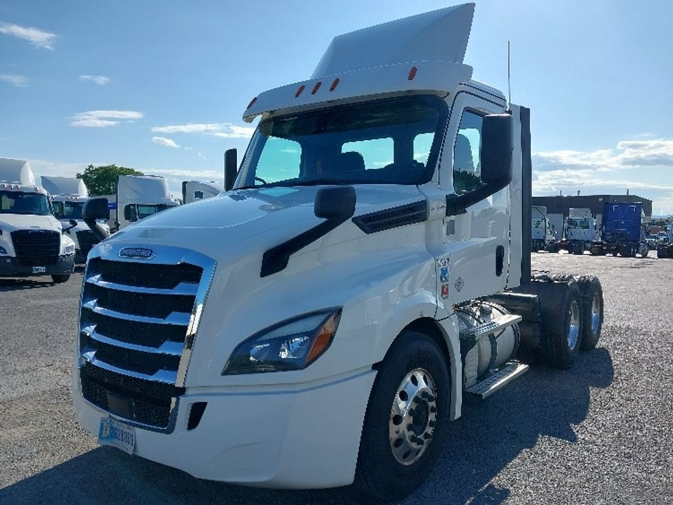 Day Cab Tractor-Heavy Duty Tractors-Freightliner-2018-T12664ST-Harrisburg-PA-705,485\n\t\tmiles-$ 27,500 - Image 3