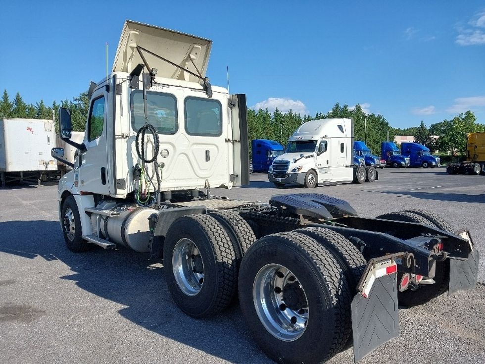 Day Cab Tractor-Heavy Duty Tractors-Freightliner-2018-T12664ST-Harrisburg-PA-705,485\n\t\tmiles-$ 27,500 - Image 5