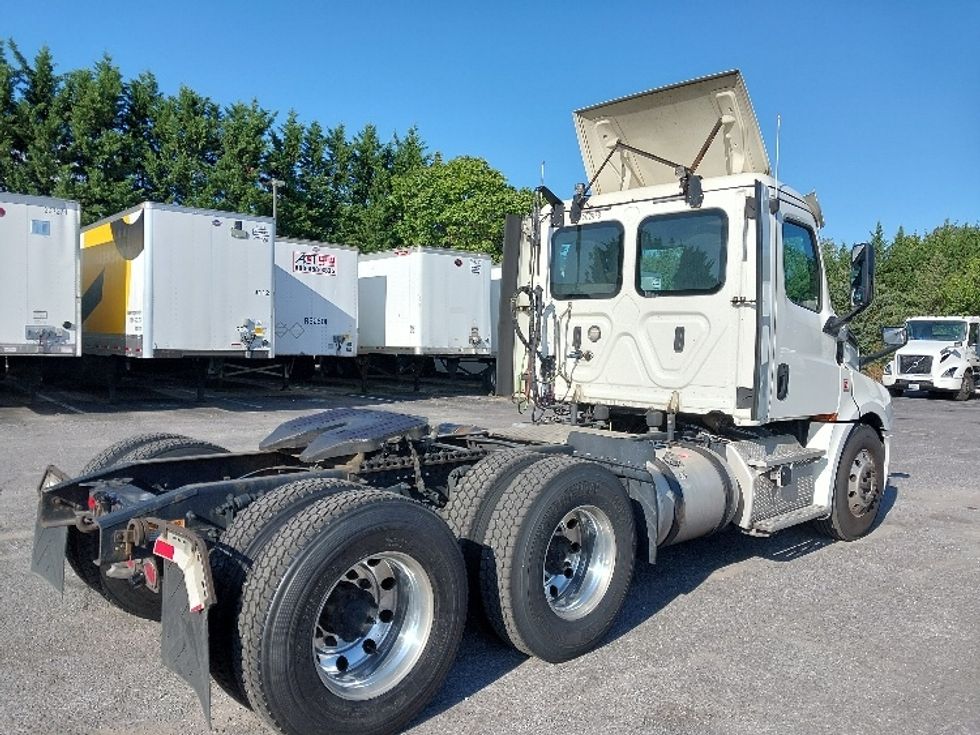 Day Cab Tractor-Heavy Duty Tractors-Freightliner-2018-T12664ST-Harrisburg-PA-705,485\n\t\tmiles-$ 27,500 - Image 7