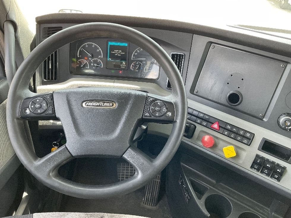 Day Cab Tractor-Heavy Duty Tractors-Freightliner-2018-T12664ST-Holland-MI-351,149\n\t\tmiles-$ 48,750 - Image 11