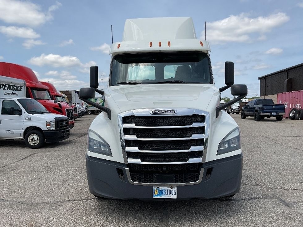 Day Cab Tractor-Heavy Duty Tractors-Freightliner-2018-T12664ST-Holland-MI-351,149\n\t\tmiles-$ 48,750 - Image 2