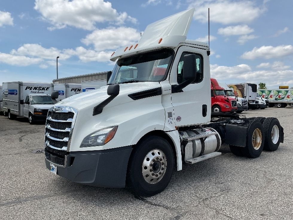 Day Cab Tractor-Heavy Duty Tractors-Freightliner-2018-T12664ST-Holland-MI-351,149\n\t\tmiles-$ 48,750 - Image 3