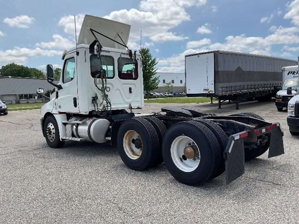 Day Cab Tractor-Heavy Duty Tractors-Freightliner-2018-T12664ST-Holland-MI-351,149\n\t\tmiles-$ 48,750 - Image 5