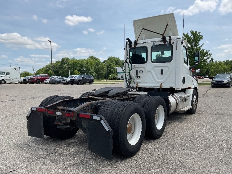 Day Cab Tractor-Heavy Duty Tractors-Freightliner-2018-T12664ST-Holland-MI-351,149\n\t\tmiles-$ 48,750 - Image 7