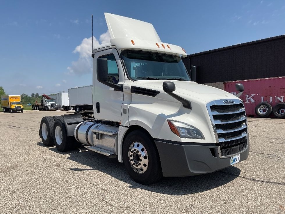 Day Cab Tractor-Heavy Duty Tractors-Freightliner-2018-T12664ST-Holland-MI-359,086\n\t\tmiles-$ 48,250 - Image 1