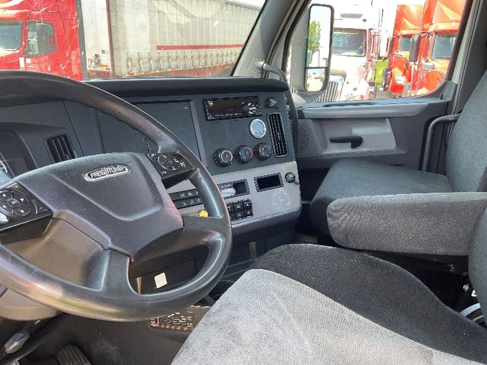 Day Cab Tractor-Heavy Duty Tractors-Freightliner-2018-T12664ST-Holland-MI-359,086\n\t\tmiles-$ 48,250 - Image 10