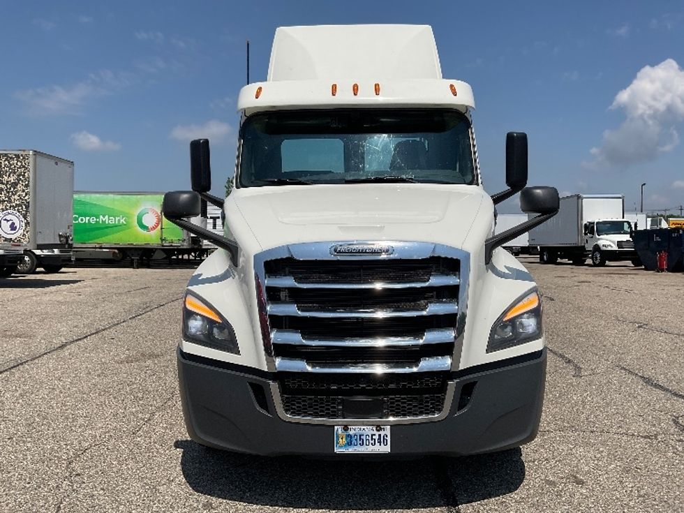 Day Cab Tractor-Heavy Duty Tractors-Freightliner-2018-T12664ST-Holland-MI-359,086\n\t\tmiles-$ 48,250 - Image 2