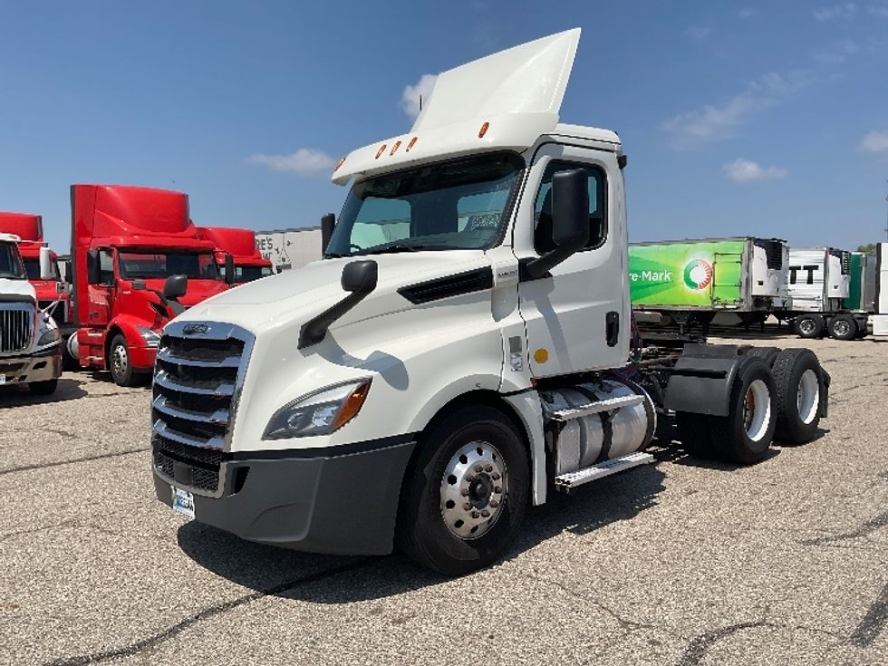 Day Cab Tractor-Heavy Duty Tractors-Freightliner-2018-T12664ST-Holland-MI-359,086\n\t\tmiles-$ 48,250 - Image 3