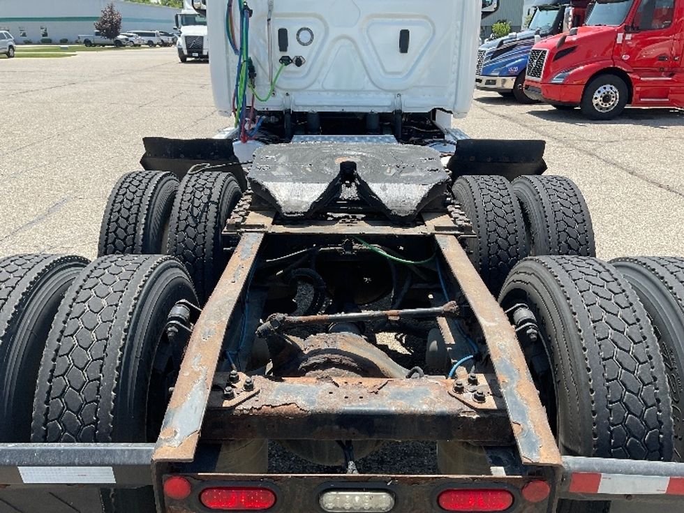 Day Cab Tractor-Heavy Duty Tractors-Freightliner-2018-T12664ST-Holland-MI-359,086\n\t\tmiles-$ 48,250 - Image 6