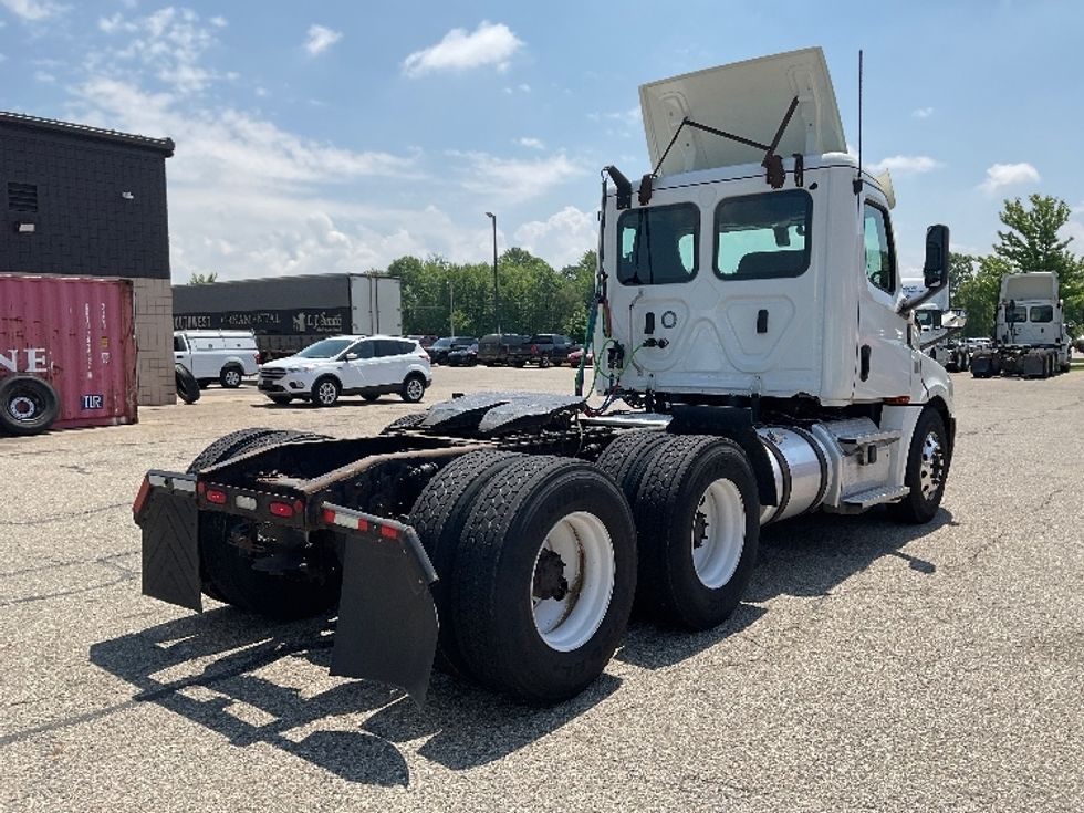 Day Cab Tractor-Heavy Duty Tractors-Freightliner-2018-T12664ST-Holland-MI-359,086\n\t\tmiles-$ 48,250 - Image 7