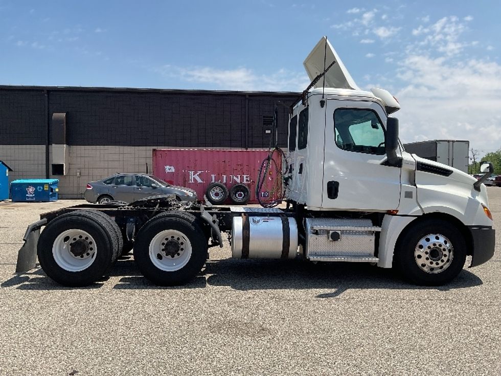 Day Cab Tractor-Heavy Duty Tractors-Freightliner-2018-T12664ST-Holland-MI-359,086\n\t\tmiles-$ 48,250 - Image 8