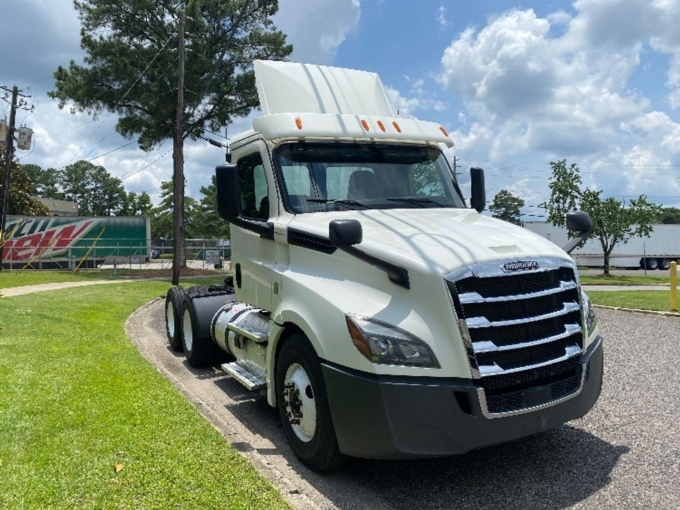Day Cab Tractor-Heavy Duty Tractors-Freightliner-2018-T12664ST-Homewood-AL-400,134\n\t\tmiles-$ 44,000 - Image 1