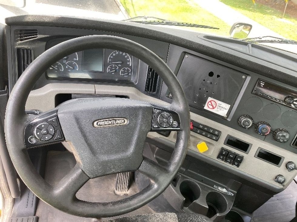 2018 Freightliner Cascadia 126" Day cab photo 10