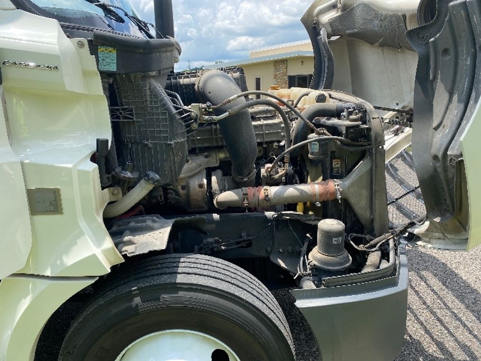 2018 Freightliner Cascadia 126" Day cab photo 14