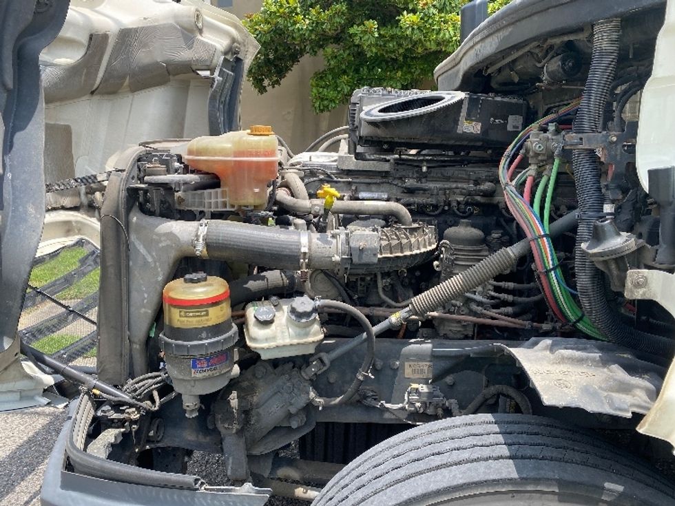 Day Cab Tractor-Heavy Duty Tractors-Freightliner-2018-T12664ST-Homewood-AL-400,134\n\t\tmiles-$ 44,000 - Image 16