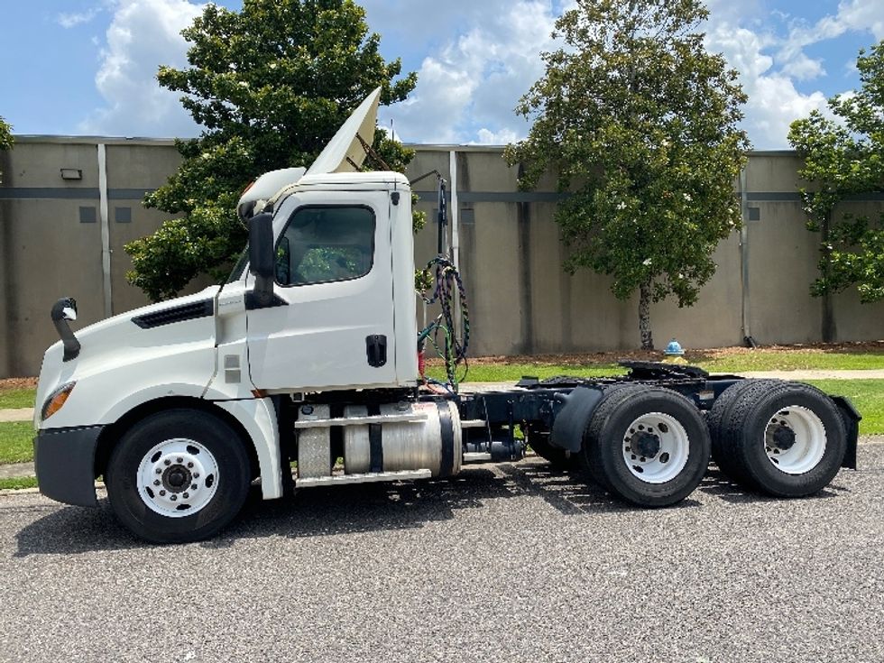 2018 Freightliner Cascadia 126" Day cab photo 4