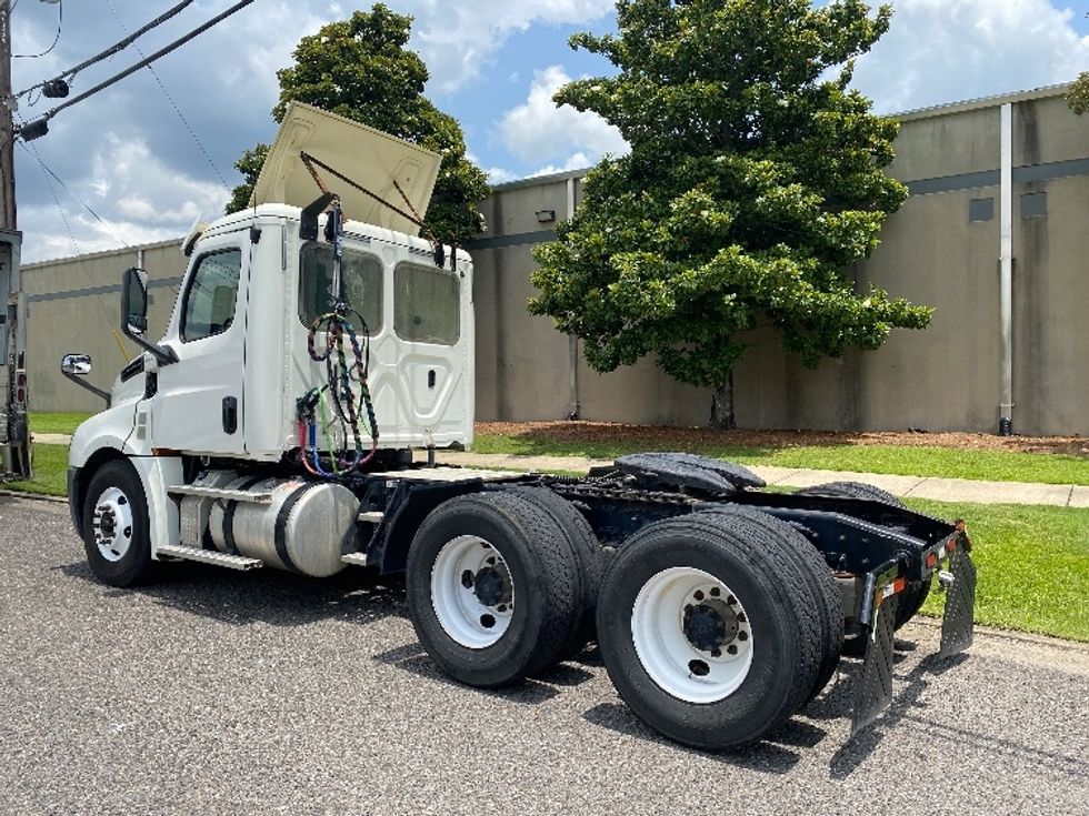 2018 Freightliner Cascadia 126" Day cab photo 5