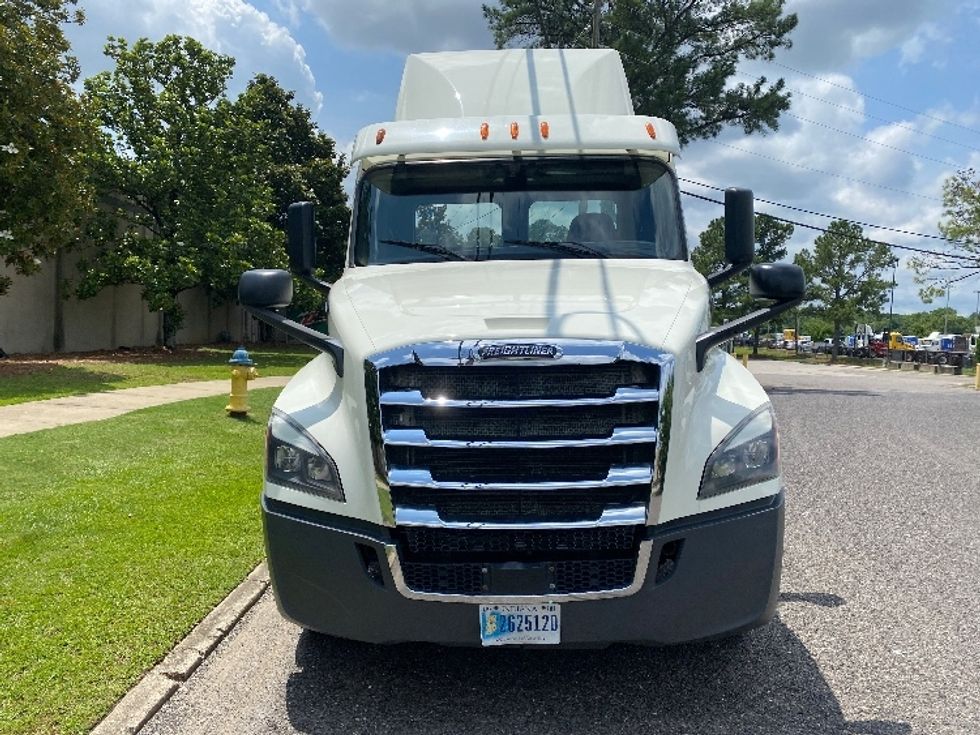 Day Cab Tractor-Heavy Duty Tractors-Freightliner-2018-T12664ST-Homewood-AL-411,412\n\t\tmiles-$ 43,500 - Image 2