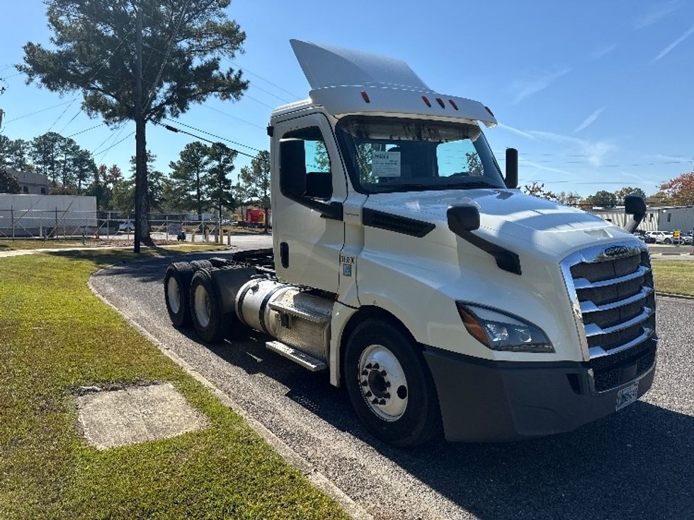 Day Cab Tractor-Heavy Duty Tractors-Freightliner-2018-T12664ST-Homewood-AL-412,192\n\t\tmiles-$ 41,500 - Image 1