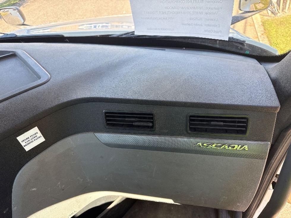 Day Cab Tractor-Heavy Duty Tractors-Freightliner-2018-T12664ST-Homewood-AL-412,192\n\t\tmiles-$ 41,500 - Image 13