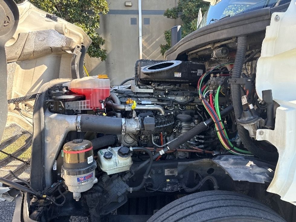 Day Cab Tractor-Heavy Duty Tractors-Freightliner-2018-T12664ST-Homewood-AL-412,192\n\t\tmiles-$ 41,500 - Image 16