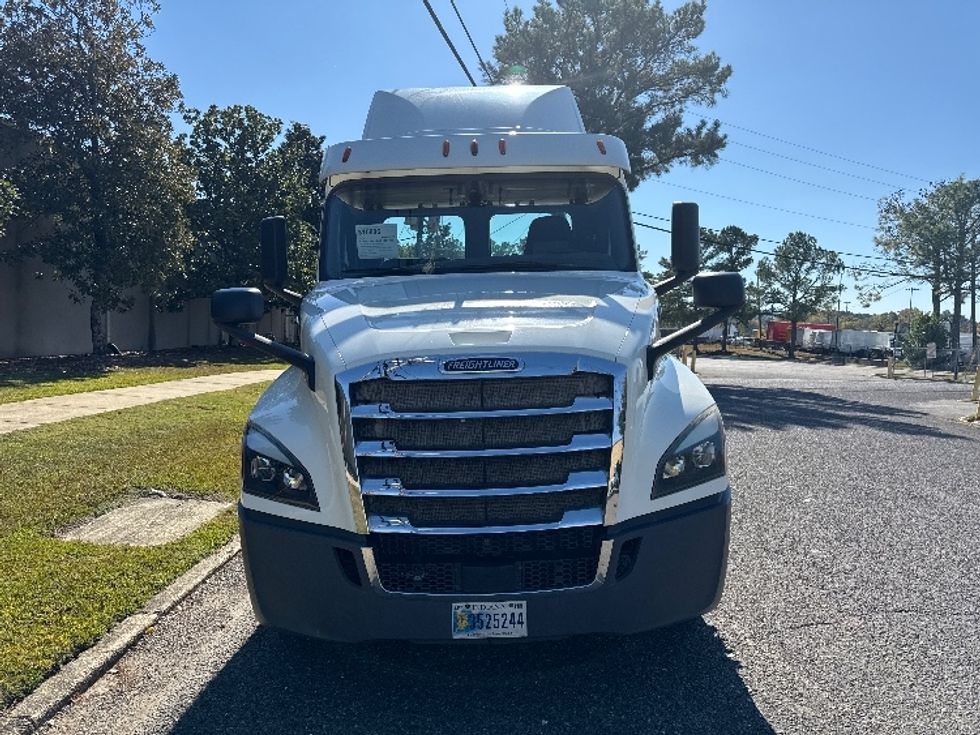 Day Cab Tractor-Heavy Duty Tractors-Freightliner-2018-T12664ST-Homewood-AL-412,192\n\t\tmiles-$ 41,500 - Image 2