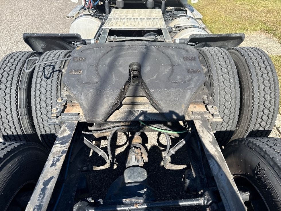 Day Cab Tractor-Heavy Duty Tractors-Freightliner-2018-T12664ST-Homewood-AL-412,192\n\t\tmiles-$ 41,500 - Image 6