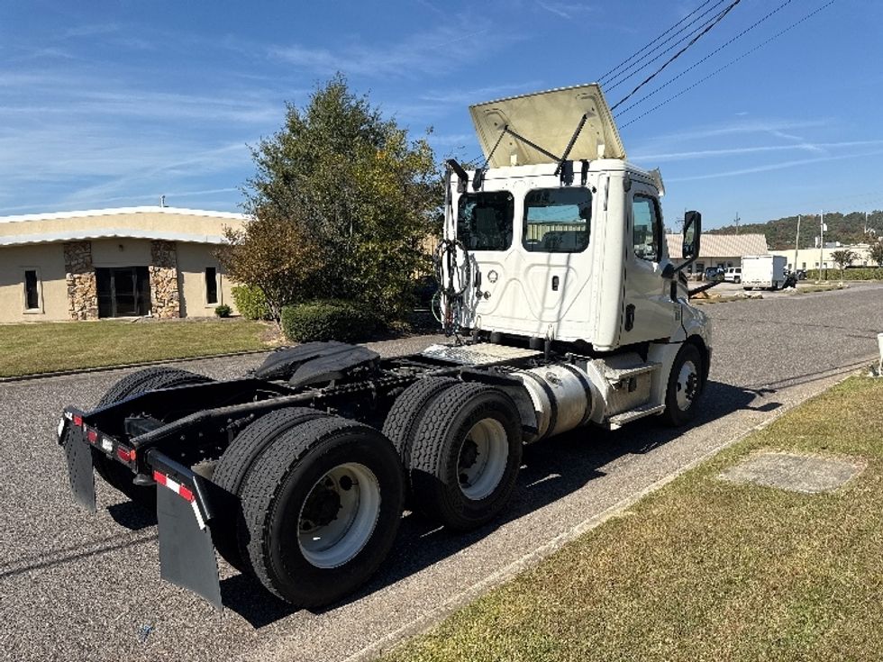 Day Cab Tractor-Heavy Duty Tractors-Freightliner-2018-T12664ST-Homewood-AL-412,192\n\t\tmiles-$ 41,500 - Image 7