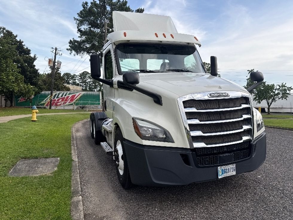 Day Cab Tractor-Heavy Duty Tractors-Freightliner-2018-T12664ST-Homewood-AL-474,541\n\t\tmiles-$ 40,500 - Image 1