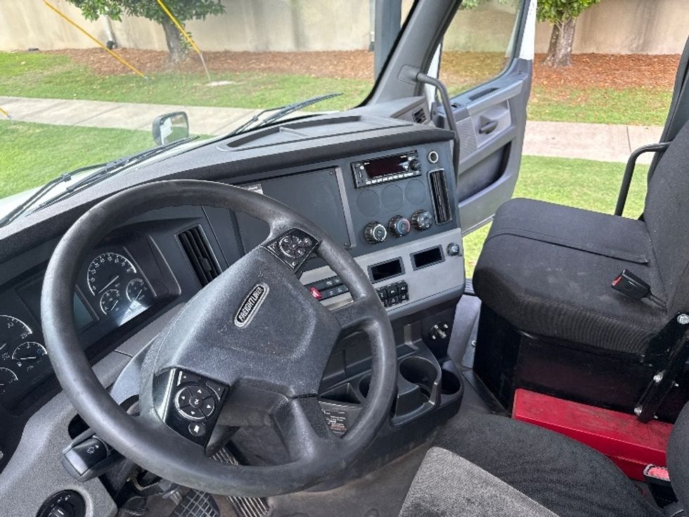 Day Cab Tractor-Heavy Duty Tractors-Freightliner-2018-T12664ST-Homewood-AL-474,541\n\t\tmiles-$ 40,500 - Image 10